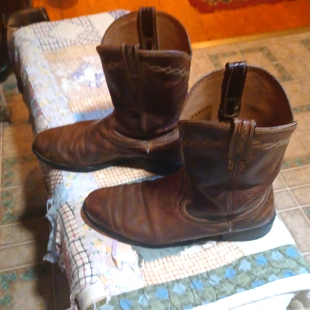 Ariat size 11D men's boots